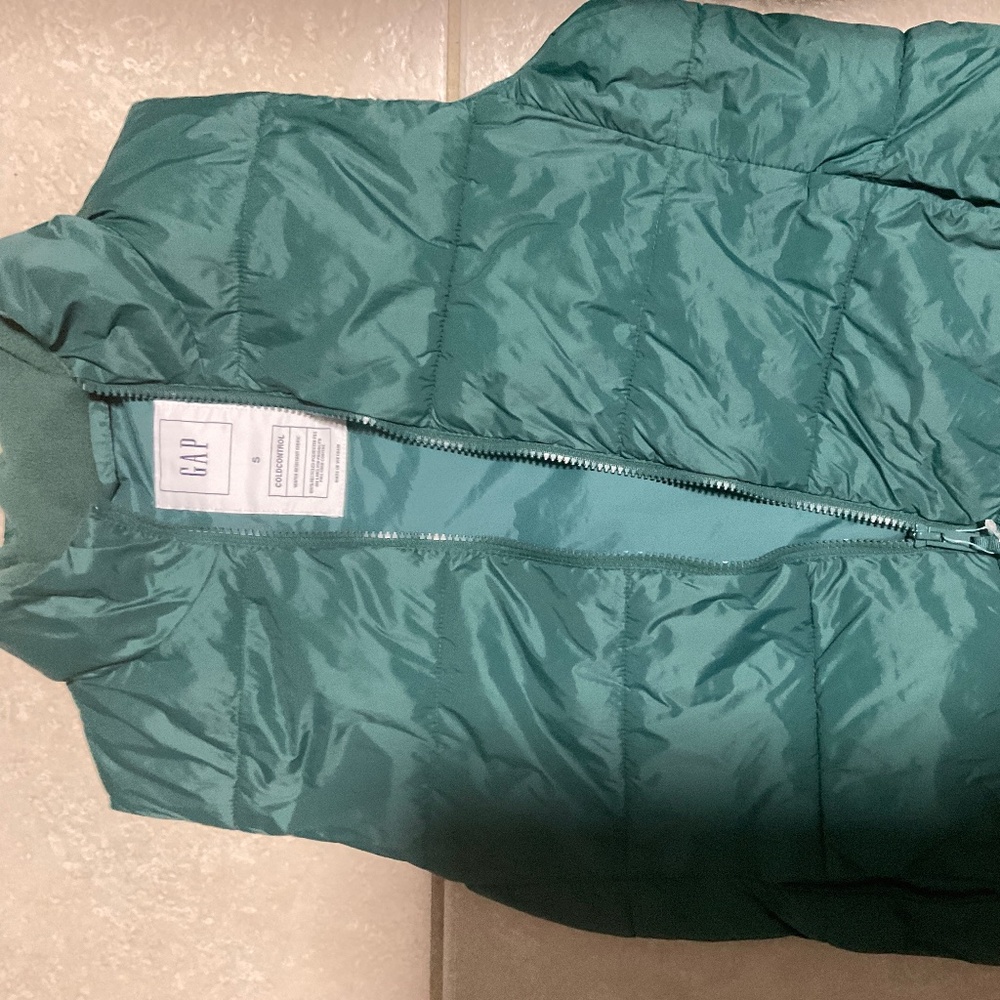 gap sleeveless puffer vest